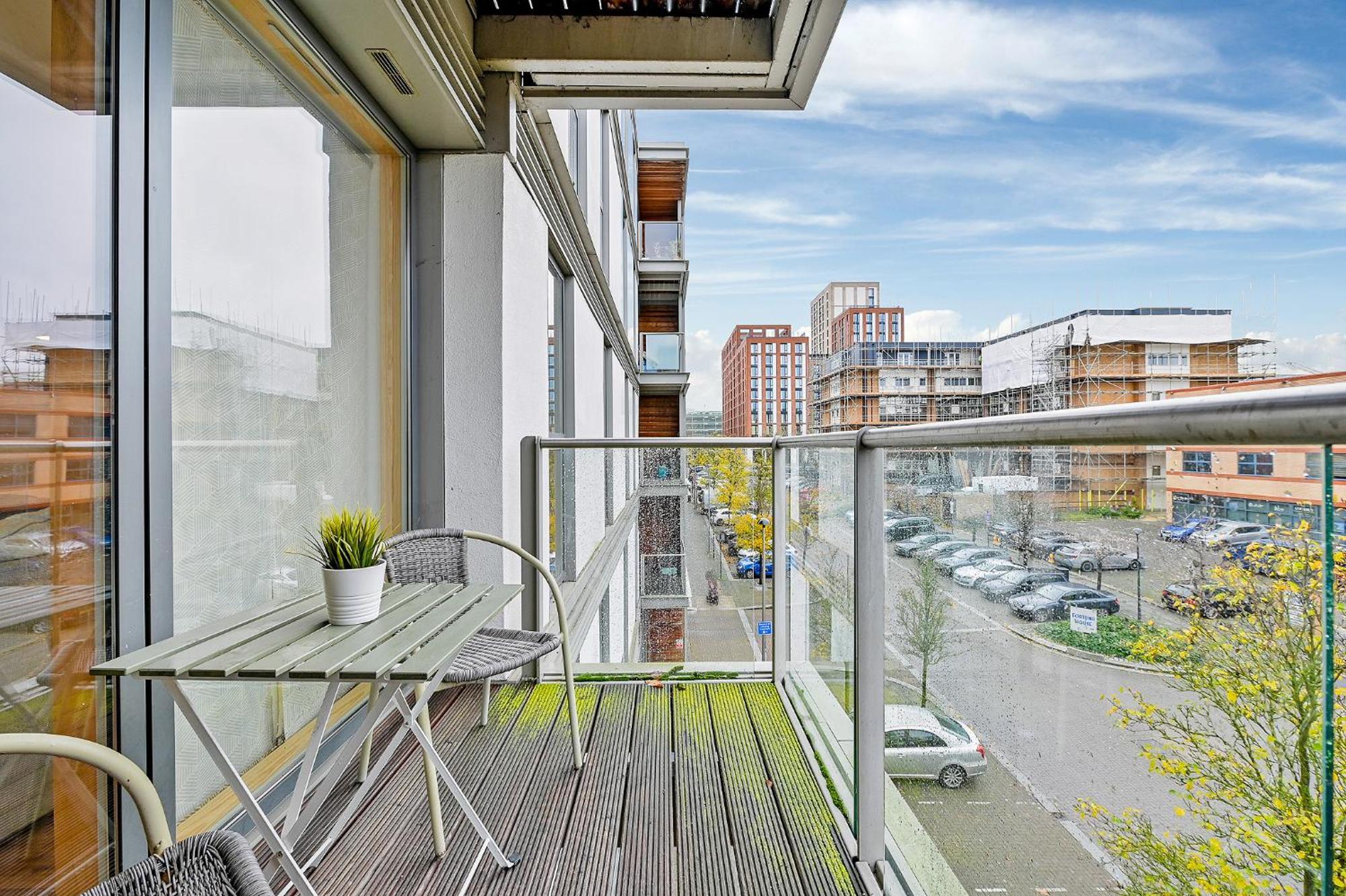 The Vizion Serviced Apartments From Pincott Properties - Free Parking, Private Balcony, And Wifi Милтон-Кейнс Экстерьер фото